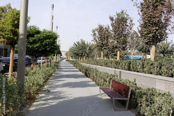 Obraz ウズベキスタンの首都タシケントにあるティムール広場の銅像と博物館、及びコーラン博物館と近辺のイスラム建築。