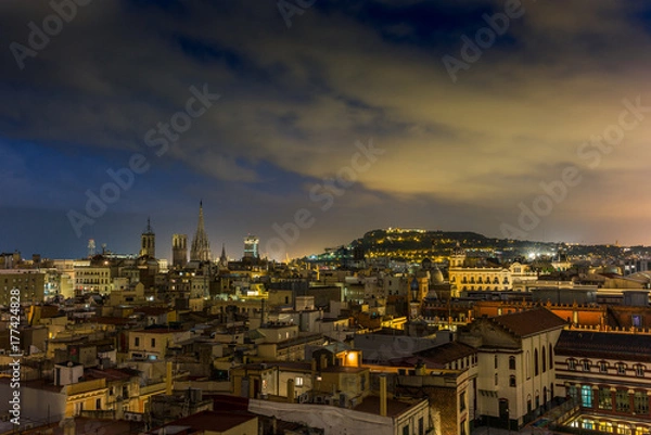 Fototapeta View of the roofs of Barcelona at night - 1