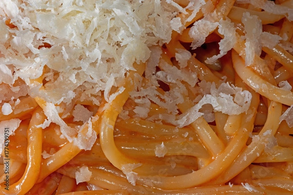 Obraz Parmesan auf Spaghetti mit Tomatensoße