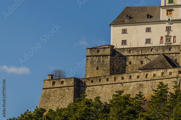 Fototapeta alte burg auf berg