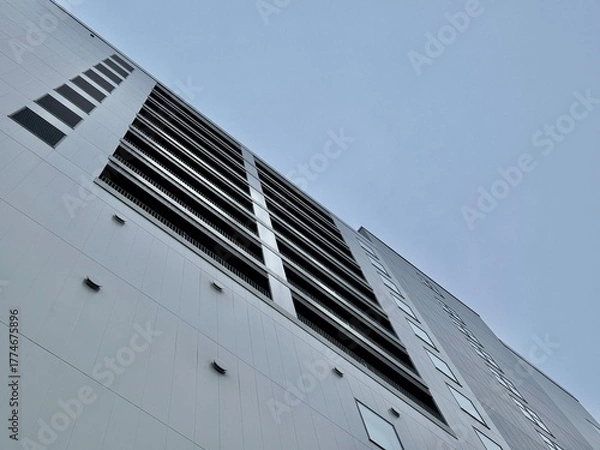 Obraz 見上げたビル