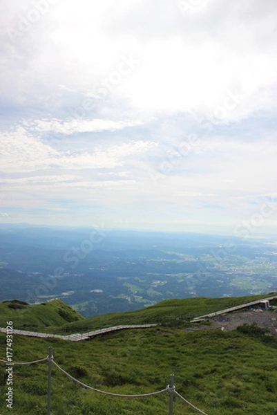Fototapeta 鳥取県”大山弥山” の景色『登山』大山頂上避難小屋！「伯耆大山」夏山登山道・登山初心者