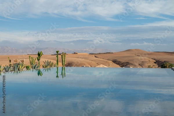 Obraz Une piscine au milieu du désert au Maroc