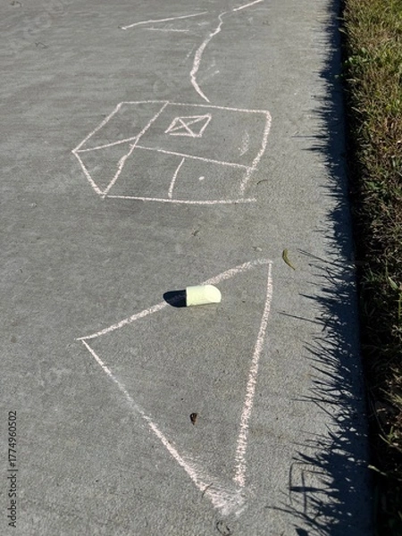 Obraz Children's Chalk Art: Colorful and naive chalk drawings created by kids on a grey concrete sidewalk, showing creativity.