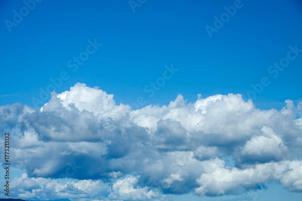 Obraz 青空に浮かぶ白い雲