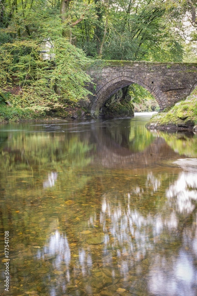 Fototapeta Denham bridge in Autumn