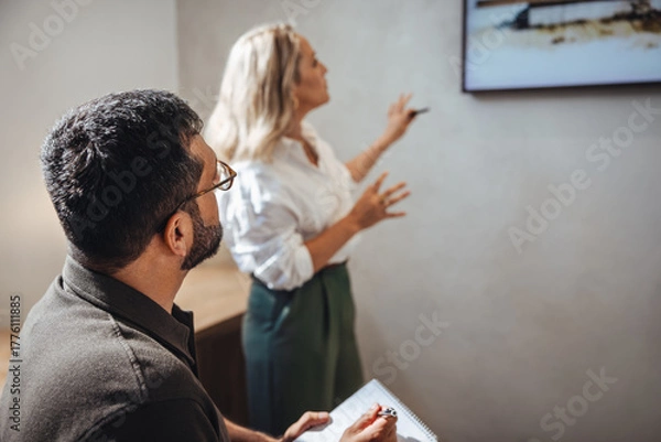 Obraz Architectural training in progress with educators presenting ideas to participants