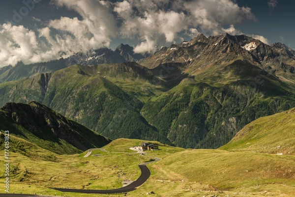 Obraz Scenic Mountain Landscape Featuring Grossglockner High Road in Austria