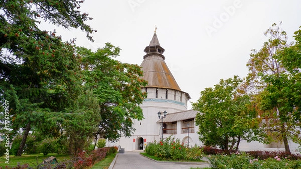 Fototapeta Krasnye Vorota. Red Gate. on the territory of the historical and architectural complex of the Astrakhan Kremlin on a cloudy autumn day, Astrakhan, Russia.