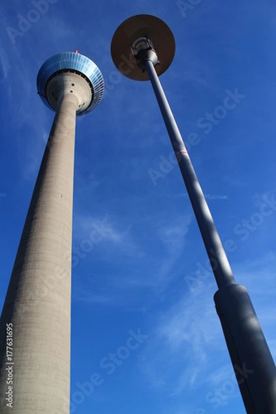 Fototapeta Fernsehturm und Laterne