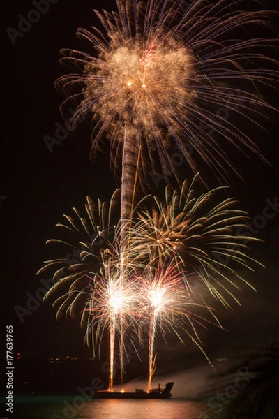 Obraz 水上の打ち上げ花火