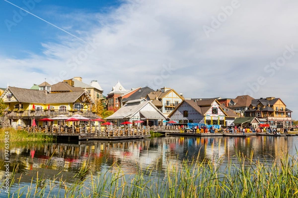 Obraz Buildings reflection on water