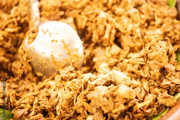 Obraz Gudeg, the traditional food from Yogyakarta, is served as a complete set. It includes fried chicken, vegetable stew (lodeh), a chicken egg, and other additional side dishes 