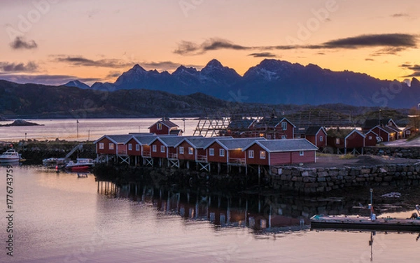 Obraz Rorbuer-Fischerhütten in Svolvaer auf den Lofoten am Morgen