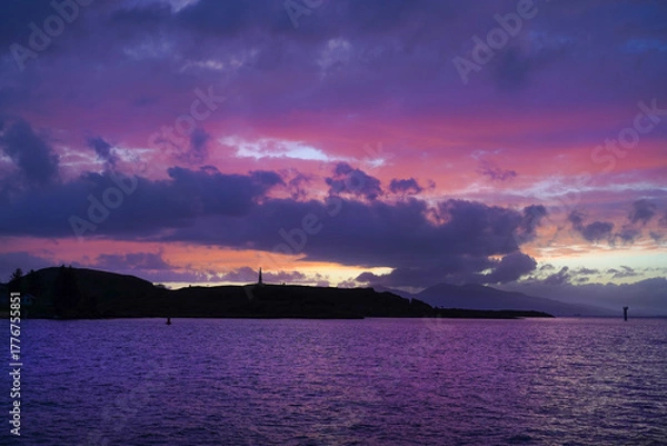 Obraz Sunset over Oban Bay and the entrance to Oban harbour with the isle of Kerrera in the back	