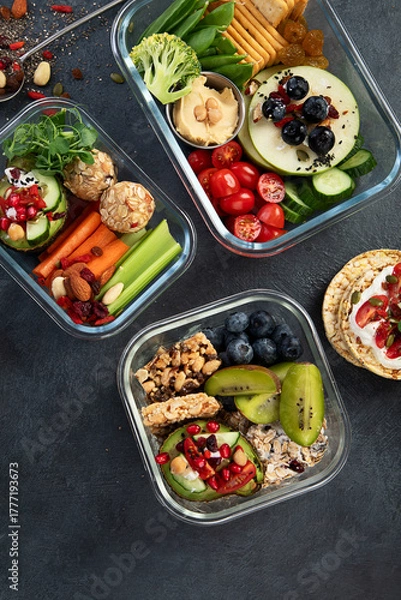 Fototapeta Bbox containing fresh fruits, vegetables, sandwiches, and nuts.