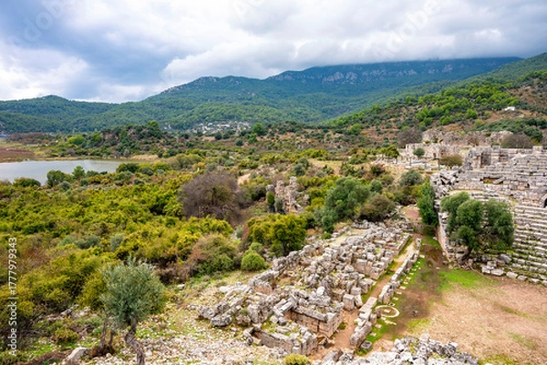 Obraz Kaunos (Carian: Kbid Lycian: Xbide Ancient Greek: Καῦνος; Latin: Caunus) ancient city was a city of ancient Caria and in Anatolia, a few kilometres west of the modern town of Dalyan. Amphitheatre area
