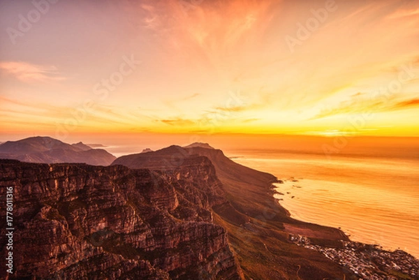 Obraz Cape Town Sunset Aerial View from Table Mountain over Camps Bay, Lion's Head and Twelve Apostles in the Background