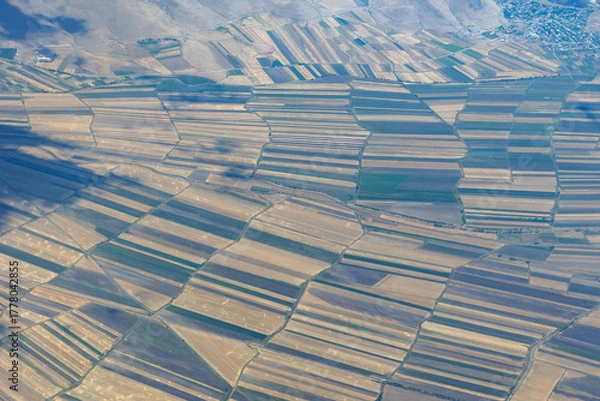 Fototapeta Армения. Ереван. Вид из иллюминатора самолета.   Armenia. Yerevan. View from the airplane window.