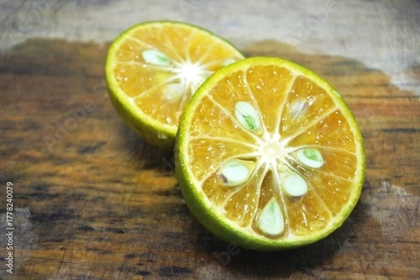 Obraz The fresh calamansi fruit or kasturi orange for a drink that is rich in vitamin C, fiber and antioxidants