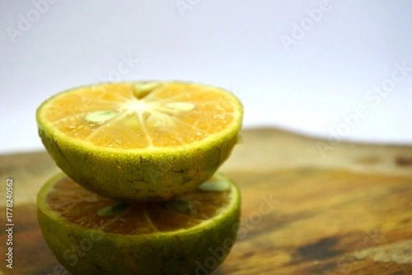 Obraz The fresh calamansi fruit or kasturi orange for a drink that is rich in vitamin C, fiber and antioxidants