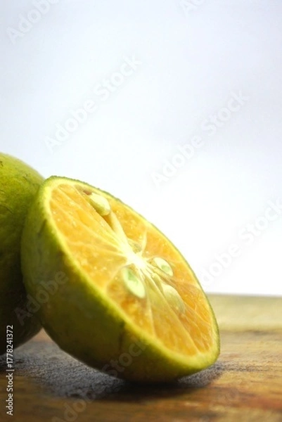 Obraz The fresh calamansi fruit or kasturi orange for a drink that is rich in vitamin C, fiber and antioxidants