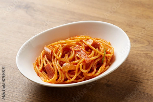 Obraz 日本発祥のパスタ料理、シンプルなナポリタン