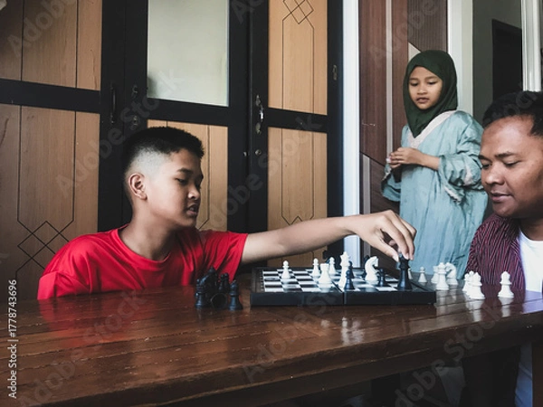 Obraz A father playing chess with his children