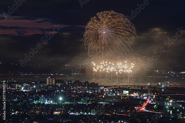 Fototapeta 高良大社の展望台から望む筑後川花火大会