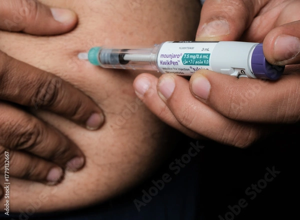 Fototapeta Basrah, Iraq - November 5, 2025: Subcutaneous Self-Injection of Tirzepatide (Mounjaro) Using a KwikPen Device