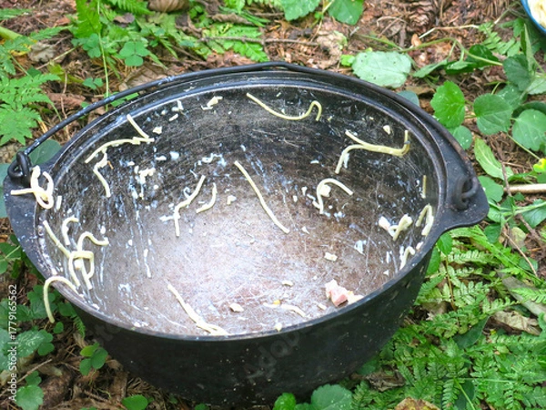 Fototapeta empty tourist cauldron with leftover pasta