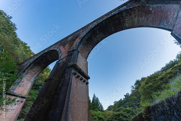 Obraz 長野県　軽井沢　碓氷峠の鉄道跡　めがね橋