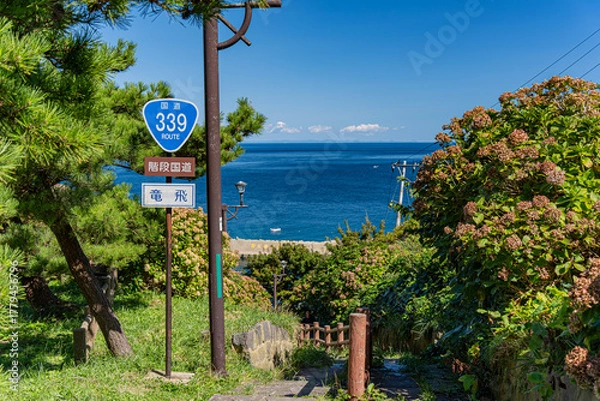 Obraz 日本の青森の津軽半島の竜飛岬にある階段国道　国道339号線