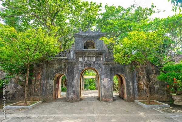 Obraz Linh Ung Pagoda and cave in Marble Mountains, Danang, Vietnam.