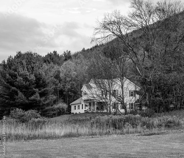 Fototapeta old abandoned house
