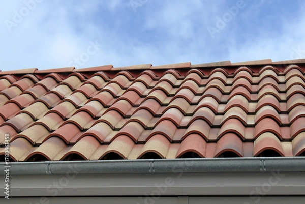 Fototapeta Tuiles en terre cuite à emboîtement, tuile canal