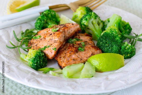 Obraz Herbed Salmon & Broccoli Plate.