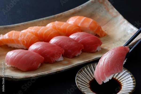 Obraz マグロとサーモンの寿司