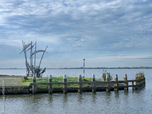 Fototapeta Marken is a former island (now a peninsula) in the Markermeer lake, which has been connected to the mainland by a causeway since 1957. The village is part of the municipality of Waterland in the Dutch