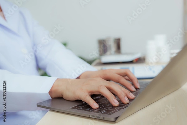Fototapeta A female doctor examines a patient and explains her diagnosis to him via social media.