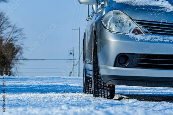 Obraz 冬道のドライブ スタッドレスタイヤのイメージ 北海道札幌市