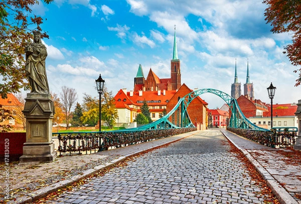 Fototapeta Ostrów Tumski we Wrocławiu zielony most z widokiem