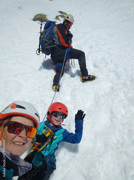 Obraz Selfie of a family on a snowy slope