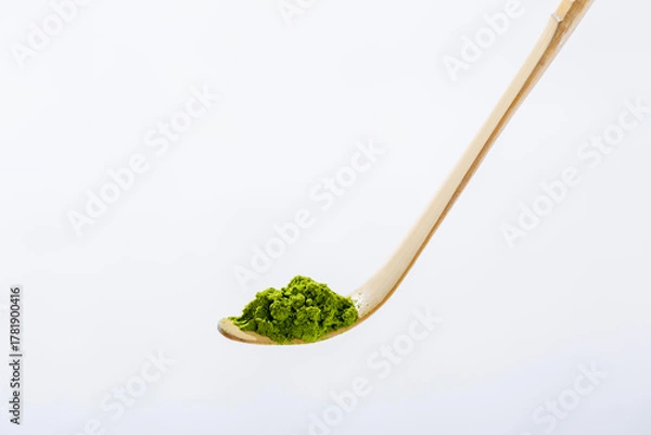 Obraz 抹茶イメージ　茶匙を白背景で撮影
