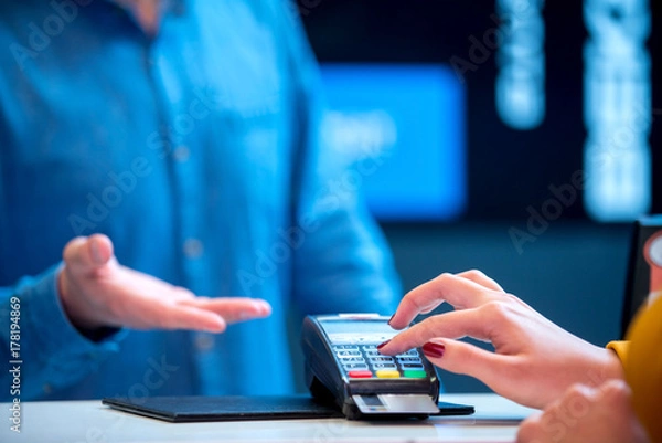 Fototapeta paying and cashout