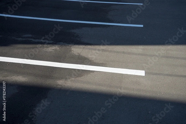 Obraz 水跡が残る駐車場