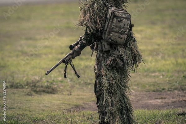 Obraz ギリースーツを着た狙撃手