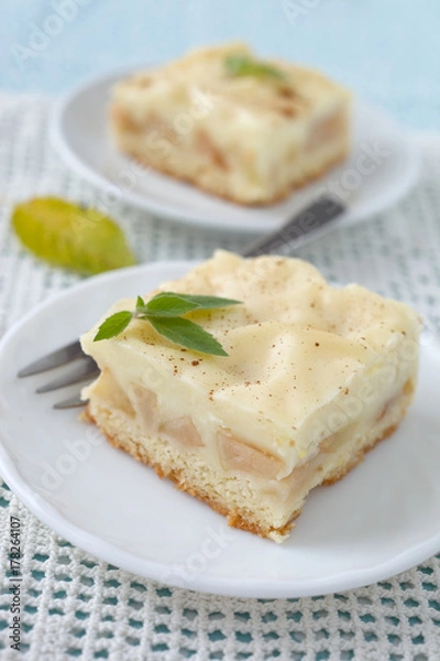Fototapeta pudding- Kuchen mit Äpfeln