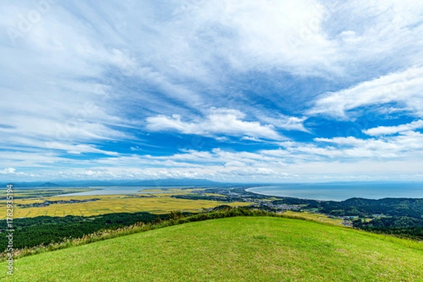 Obraz 【秋田県男鹿半島】寒風山から見た八郎潟干拓地の水田と日本海