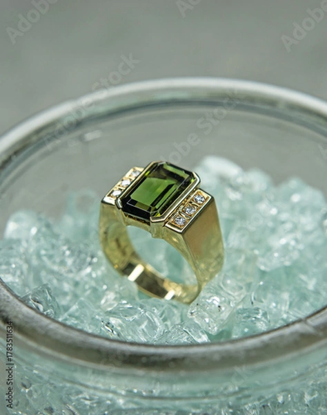 Obraz Turmalin Farbsteinring mit Diamanten